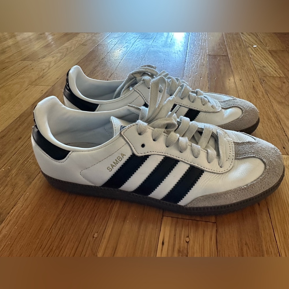 ADIDAS Samba in white, black stripes